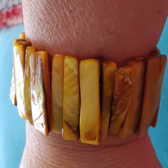 🇨🇦3 For $20🇨🇦Honey Yellow Shell Bar Bracelet - Picture 1 of 6
